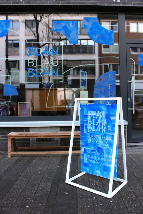 BLAUBLAUBLAU – Über eine Pop-up-Ausstellung und den Mut, die eigenen Werke zu zeigen