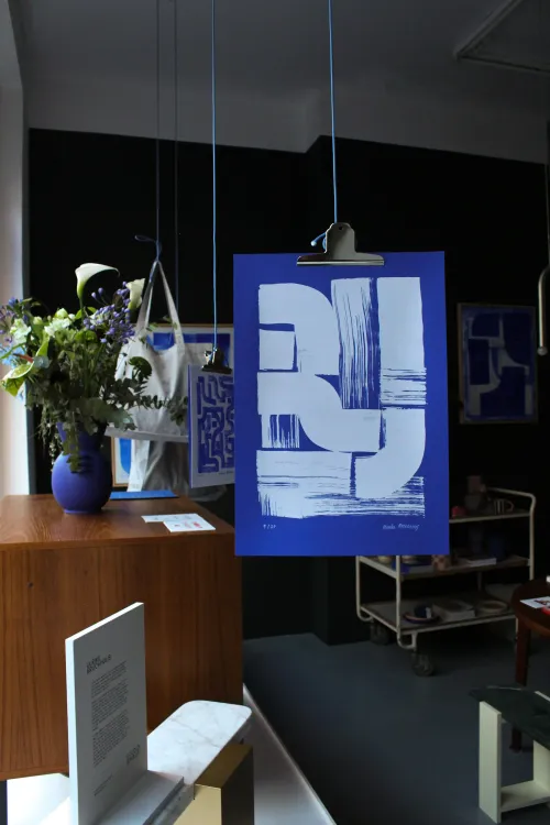 BLAUBLAUBLAU – Über eine Pop-up-Ausstellung und den Mut, die eigenen Werke zu zeigen