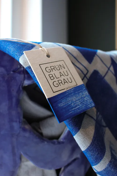 BLAUBLAUBLAU – Über eine Pop-up-Ausstellung und den Mut, die eigenen Werke zu zeigen