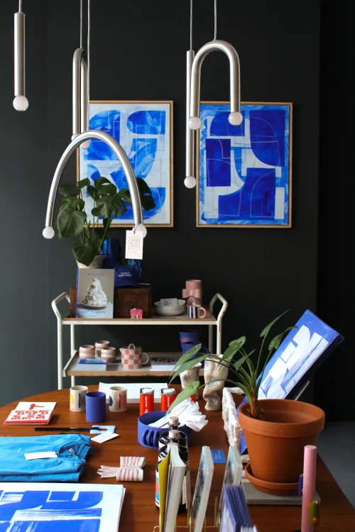 BLAUBLAUBLAU – Über eine Pop-up-Ausstellung und den Mut, die eigenen Werke zu zeigen