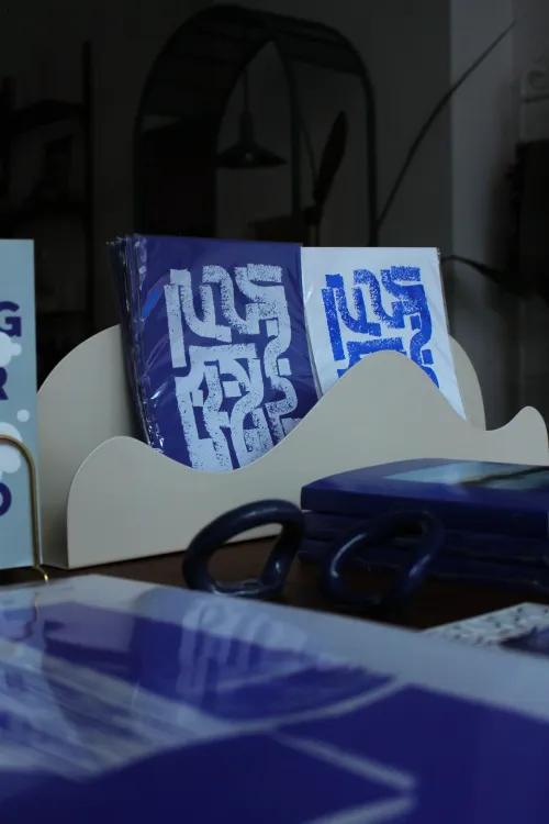 BLAUBLAUBLAU – Über eine Pop-up-Ausstellung und den Mut, die eigenen Werke zu zeigen